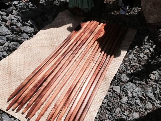 The VIPs were to line up, each holding an o'o with his or her name carved into it. Cultural practitioner Akaka was to chant to them, commanding them to pound and dig. This grotesque pimping of Hawaiian culture was halted, and these o'o went unused.